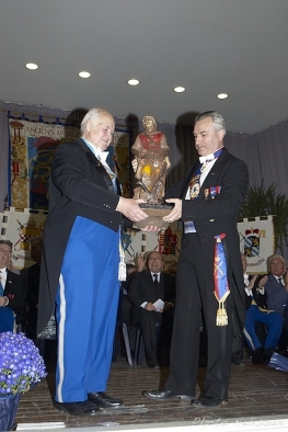 La remise du cadeau des Francs Arquebusiers aux Arbal�triers de Vis�