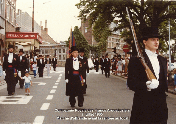 Marche d'offrende en 1985, � l'avant plan Marc Poelmans futur Capitaine des Mousquetaires